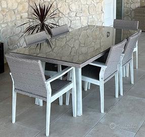 Tavolo da giardino con sedie