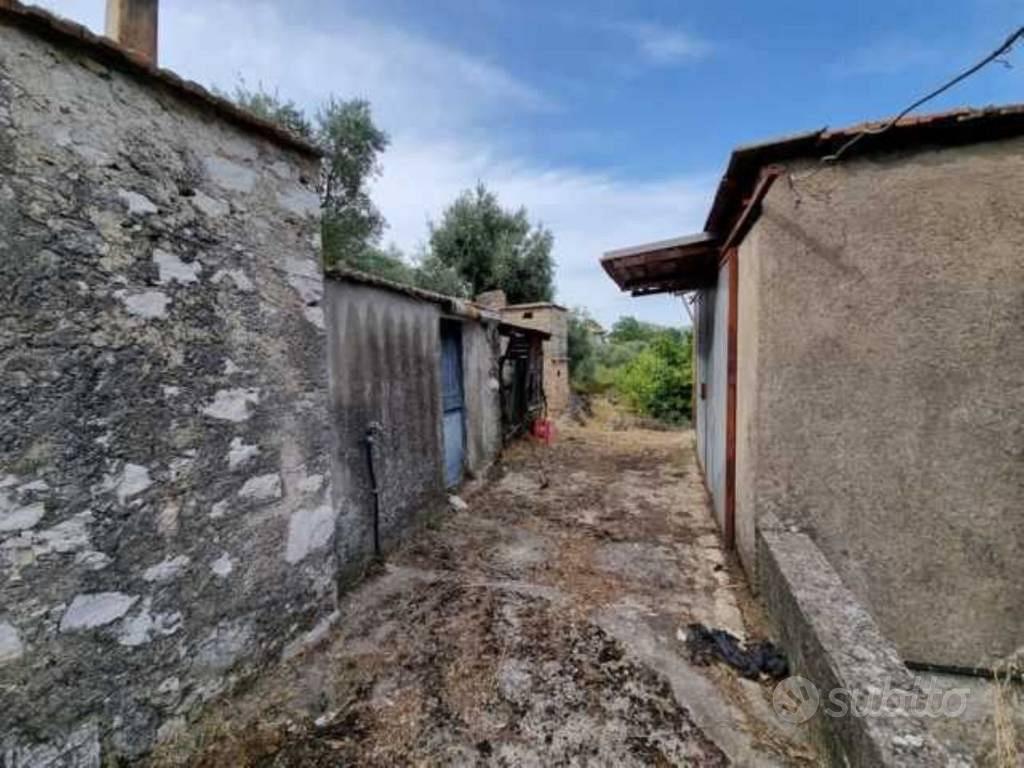 Rustico / Casale di 230 m² con 5 locali e box auto - Vista 5