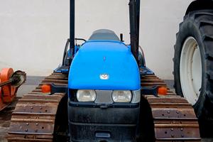 TRATTORE CINGOLO NEW HOLLAND 