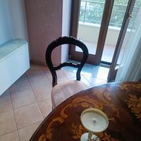 tavolo e sedie antichi