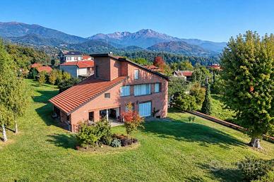 Villa di 287 m² con più di 5 locali e box auto dop