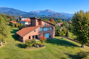 Villa di 287 m² con più di 5 locali e box auto dop