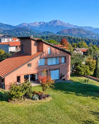 Villa di 287 m² con più di 5 locali e box auto dop