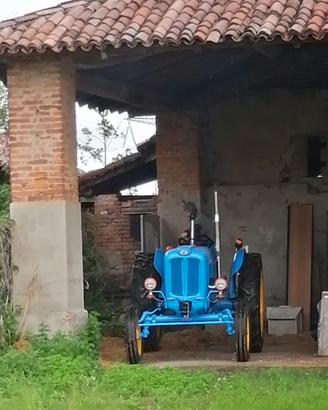 Trattore agricolo