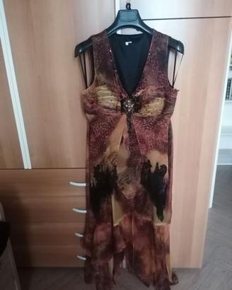 Abito da donna fantasia con gonna lunga e decori