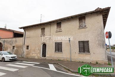 CASA INDIPENDENTE CON GIARDINO E POSTI AUTO PRIVAT