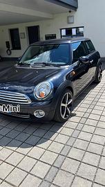 MINI Cooper 1.6 88 kW – 6 marce – 205.000 km