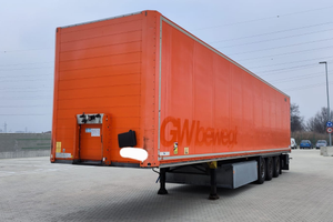 Semirimorchio furgonato Schmitz con 3 asse