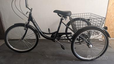 Bicicletta a tre ruote mai usata