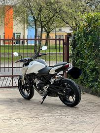 Honda cb125r