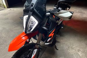 Moto KTM adventure 890 R