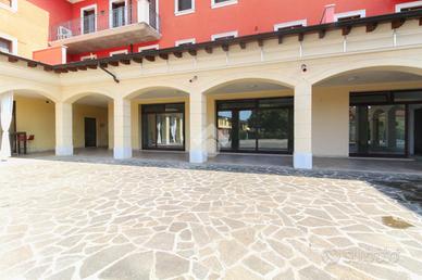 NEGOZIO A GOTTOLENGO