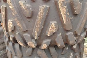 Gomme 26 X 11-12.  26x10.00 r12