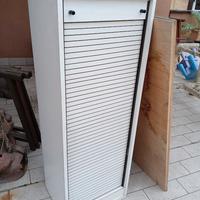 Mobiletto a saracinesca di legno bianco