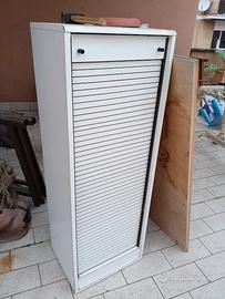 Mobiletto a saracinesca di legno bianco