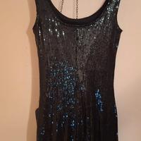 Vestito corto con pailletes e pochette