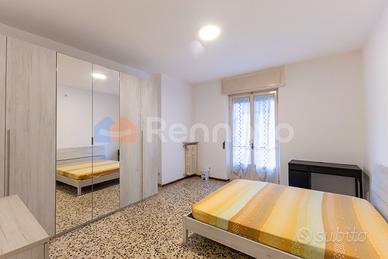 Stanza matrimoniale con balcone - Milano