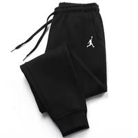 Pantaloni nuovi con cartellino