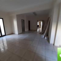 Locale Categoria C1 Con Vetrina Via Andiloro