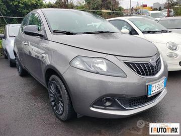 LANCIA - Ypsilon 1.0 firefly hybrid Silver s&s