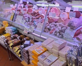 Negozio specializzato salumi e formaggi