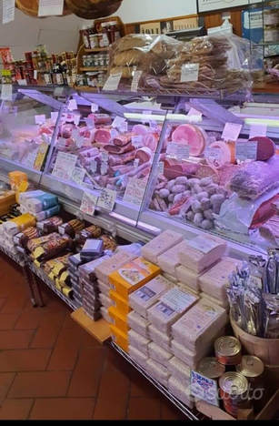 Negozio specializzato salumi e formaggi