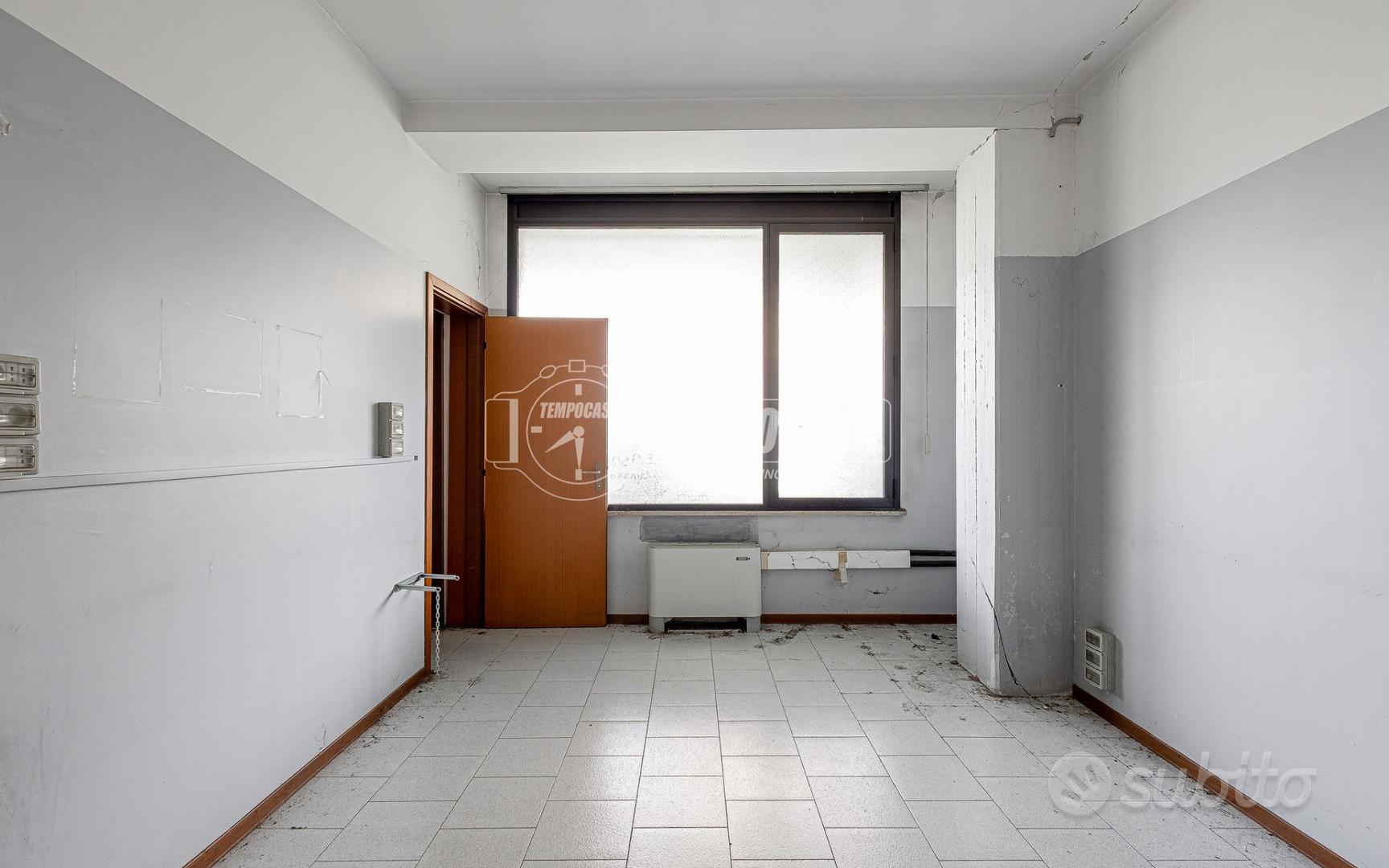 Vendita ufficio collegabile in Zona Carrozzone - Vista 5