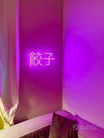 Insegna neon viola