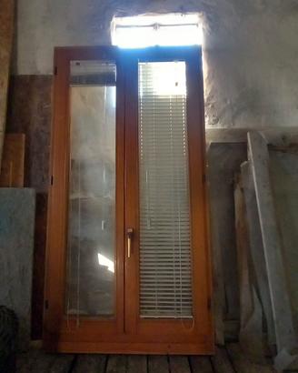 finestra in legno 