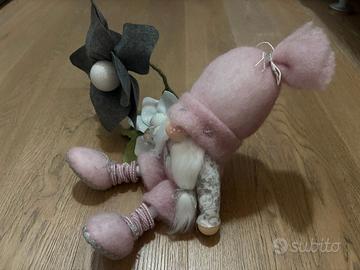 Gnomo decorativo imbottito realizzato a mano