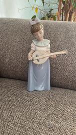 Statuina Nao by Lladro