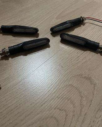 freccie a led lampaggianti