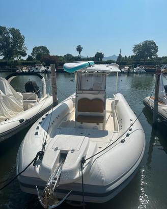 Marine CLUB 27 T-Top con SUZUKI DF300