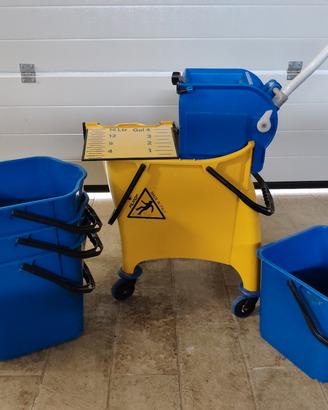 carrello pulizie