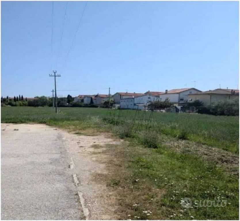 Immobile in asta di 5140 m² a Civitanova Marche - Altro