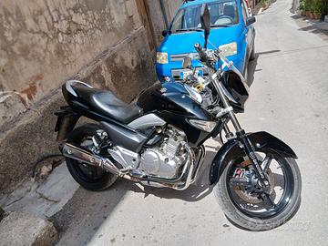 Moto Suzuki inazuma 250