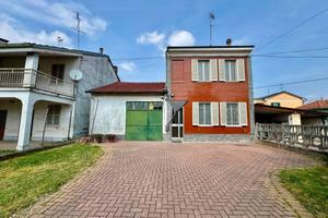 Casa indipendente di 372 m² con 3 locali e box aut