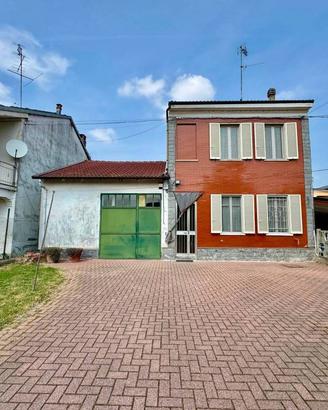Casa indipendente di 372 m² con 3 locali e box aut