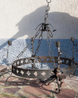Lampadario "unico esemplare" in ferro battuto