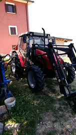 Massey ferguson 4225 con caricatore anteriore