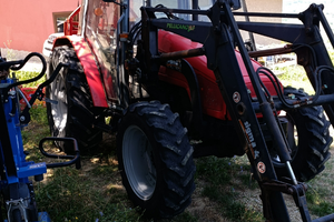 Massey ferguson 4225 con caricatore anteriore