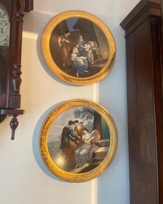 Coppia di grandi piatti decorativi in porcellana