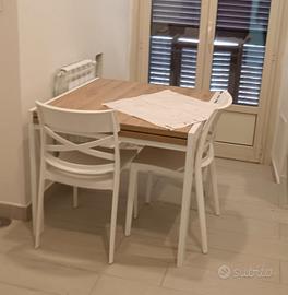 tavolo nuovo e sedie con fattura