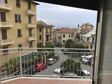 Arenzano centralissimo trilocale 6 posti letto