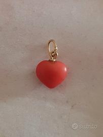 Ciondolo corallo e oro
