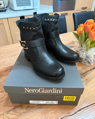 Stivaletti Nero Giardini nr 37 nuovi imballati
