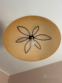 Lampadario in vetro e ferro battuto