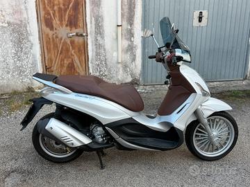 Beverly 300