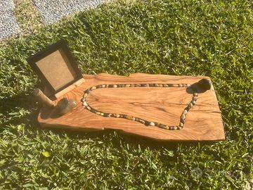 Tavola di legno massiccio di ulivo