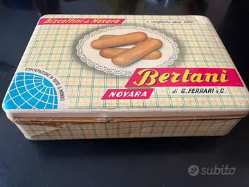 Scatola di latta Vintage biscottini di Novara